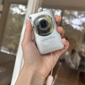 Canon powershot SD1300 IS Digital Camera in silver 💗 12.1MP and 4x optical zoom